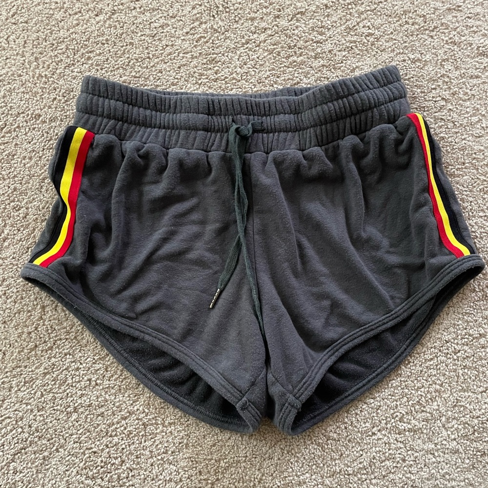 Womens large black soft athletic shorts with pockets, size large